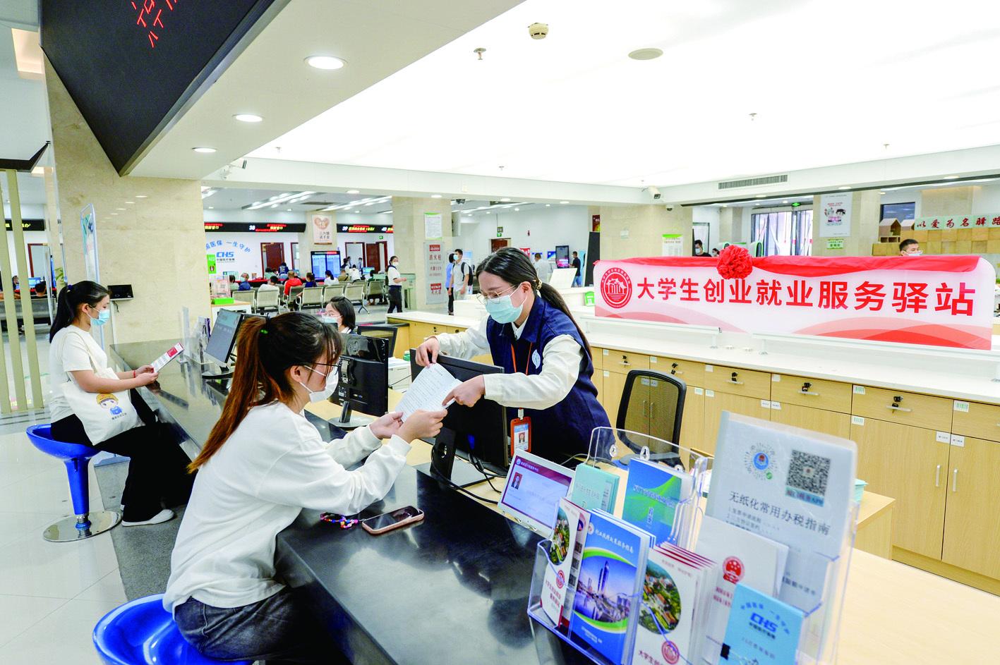 集美区住房和城乡建设局领导团队，引领城市建设的核心力量