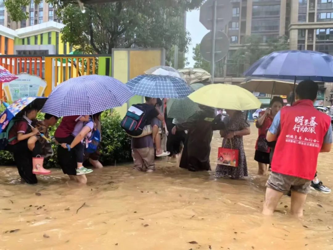 雨花新村街道领导团队引领社区新发展新篇章